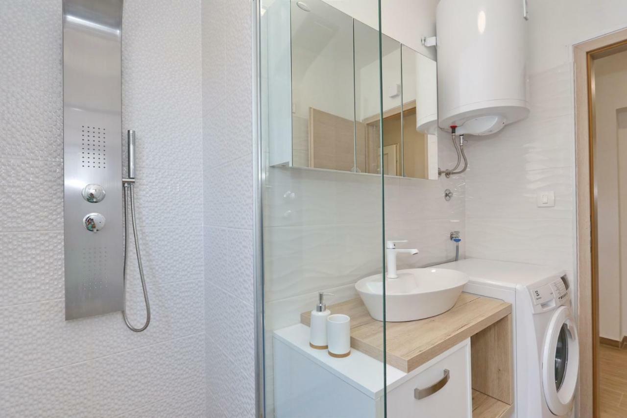 Two New Apartments By The Town Center Zadar Exterior photo